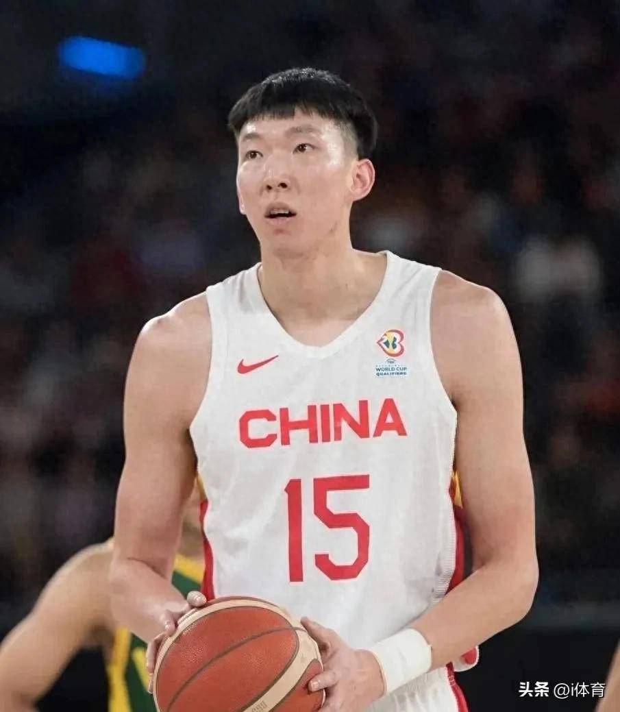 包含篮球名将因伤缺席季后赛，球队要急调战术的词条