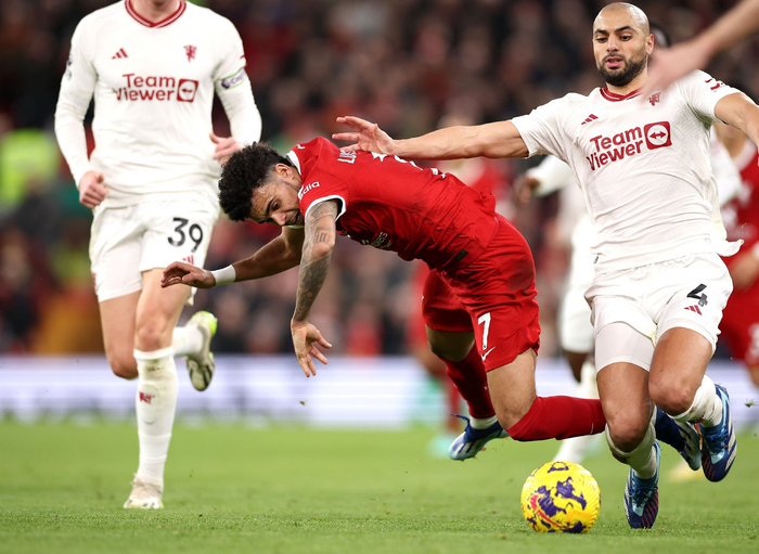 曼联主场战平瓦伦西亚，林加德破门扳平比分