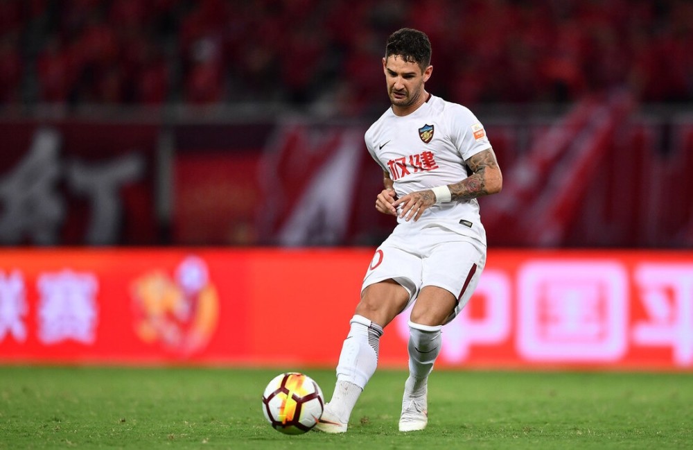 关于罗马中锋状态低迷，俱乐部考虑引援加强火力的信息