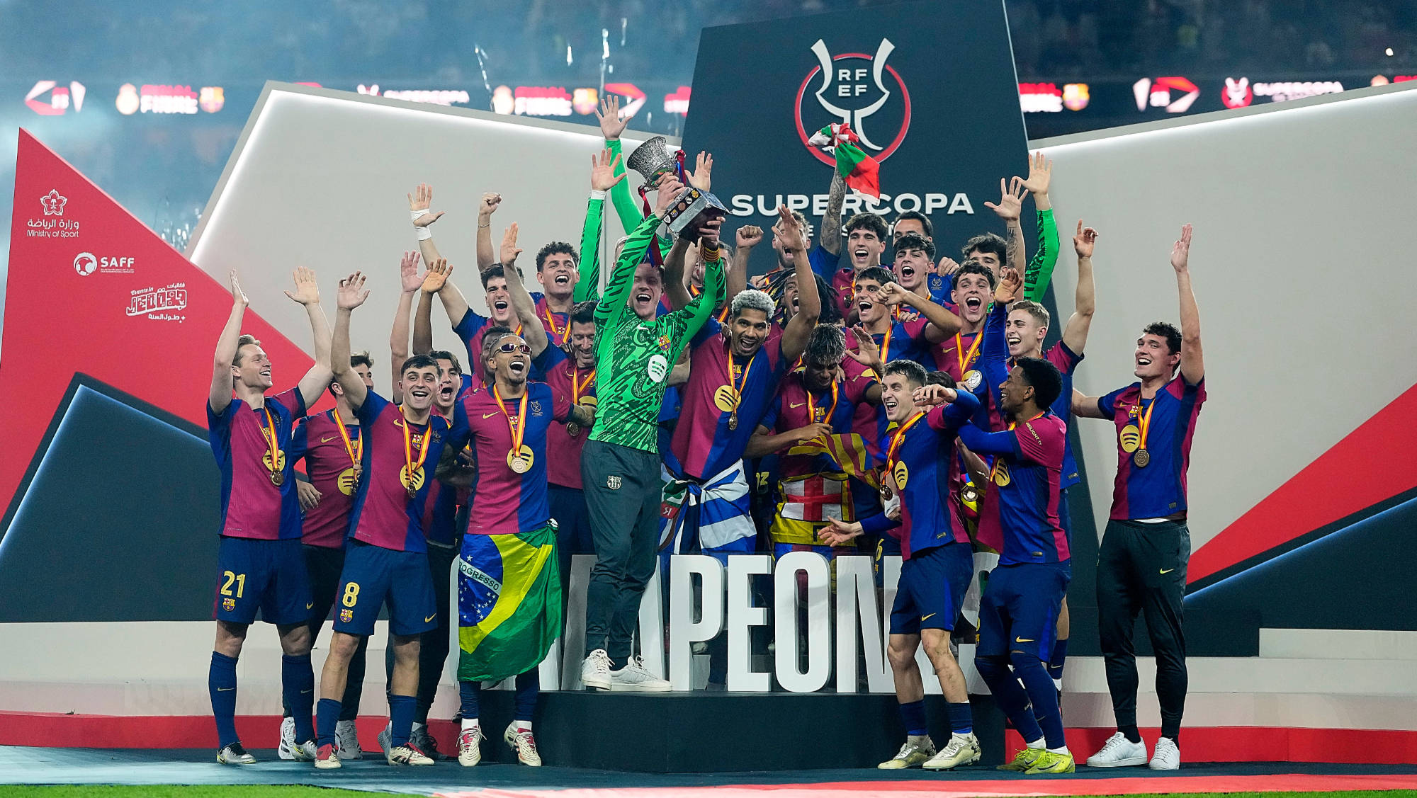 B体育体育课程-重磅！皇马击败巴萨夺得西甲冠军!