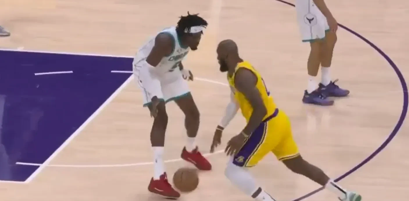 关于黄蜂队球星受伤，将缺席季后赛，球迷担忧不已的信息