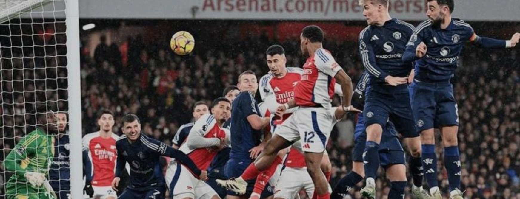 切尔西主场完胜曼联，取得关键三分升至英超榜首的简单介绍