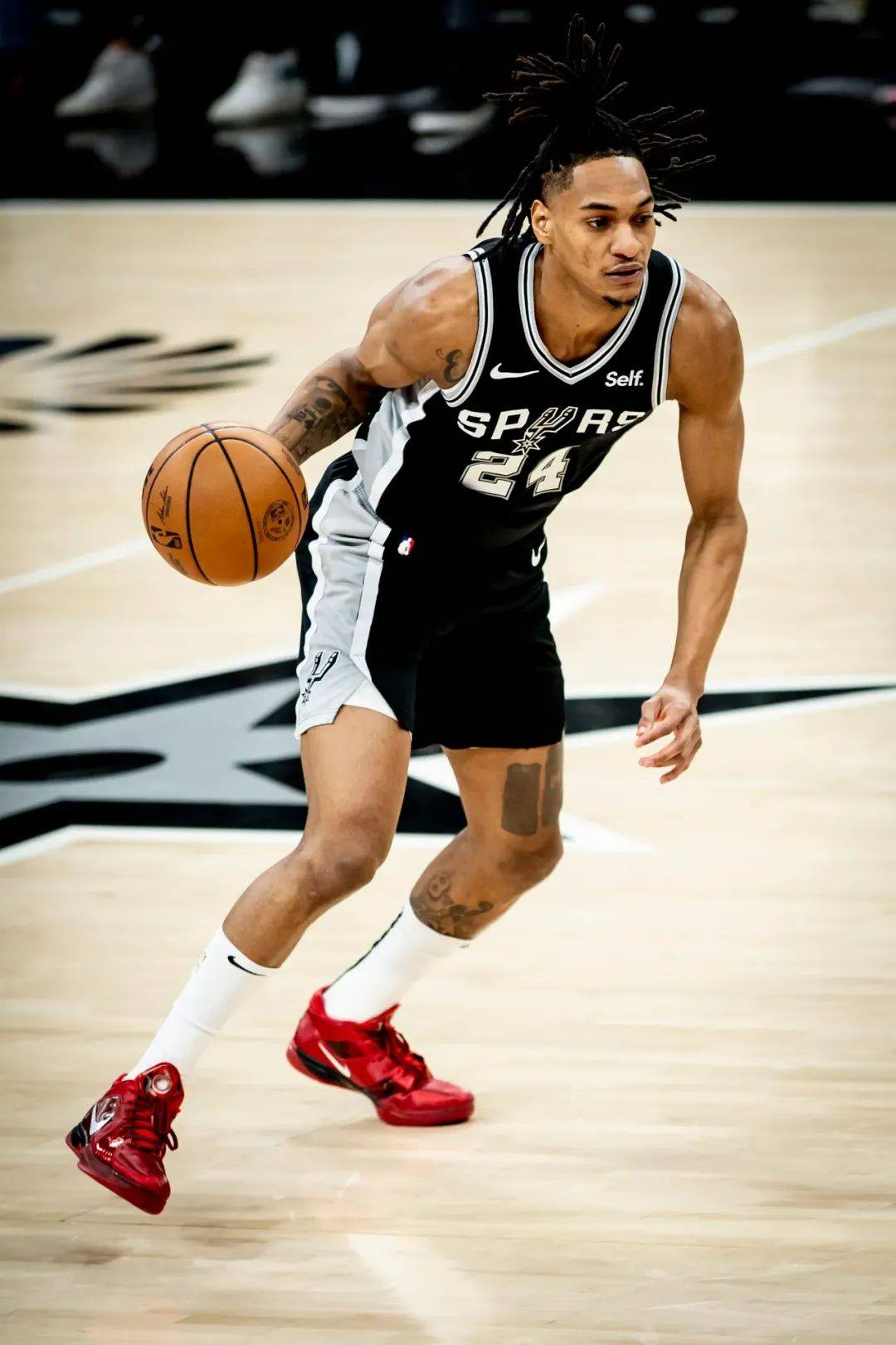 马刺全队集体训练备战总决赛,打造默契战术的简单介绍 马刺全队集体训练备战总决赛,打造默契战术的简单介绍