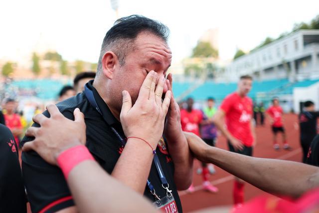 B体育体育直播-广州队在中超中打出弹幕刷屏，被誉为全场沸腾的简单介绍