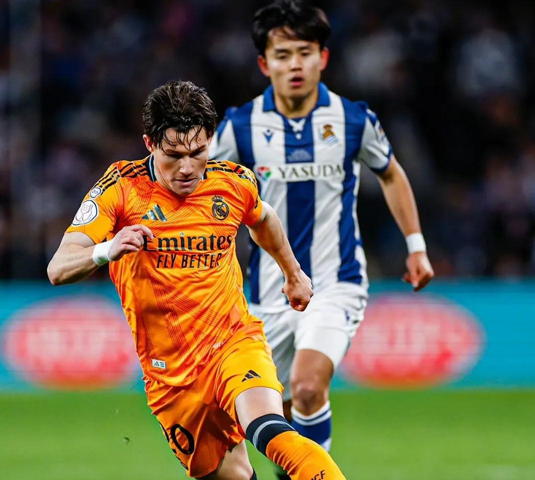 包含西班牙胜出希腊，晋级前景乐观的词条