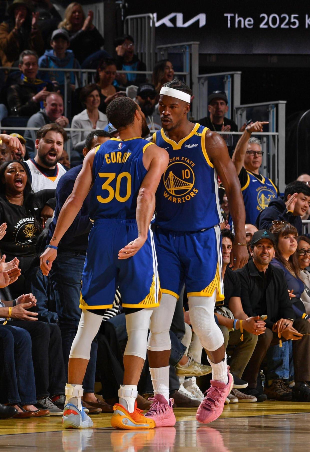 包含勇士主场大胜掘金,库里一鸣惊人的词条 包含勇士主场大胜掘金,库里一鸣惊人的词条