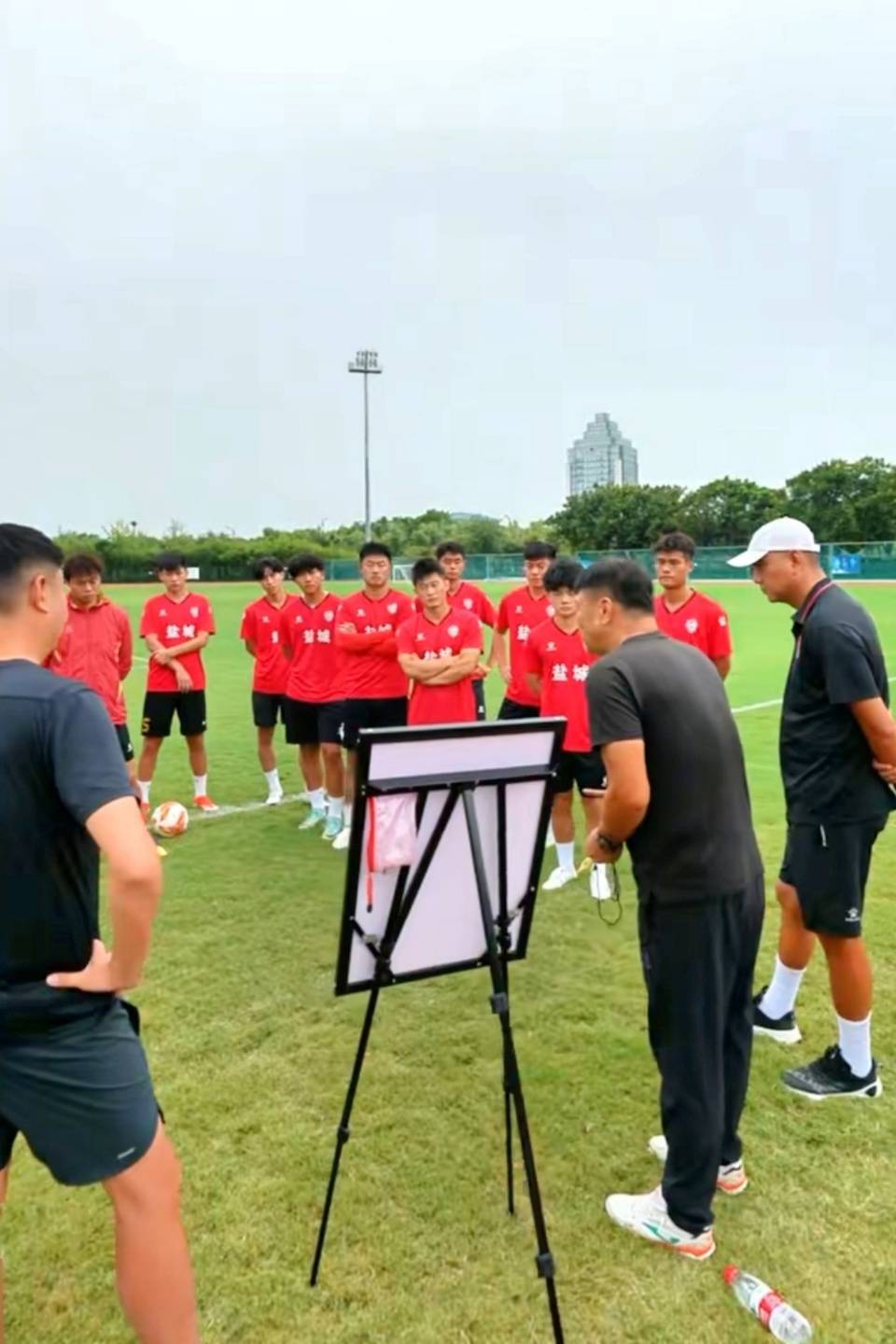 B体育体育vip注册-教练组织备战方案，全方位支持球员备战