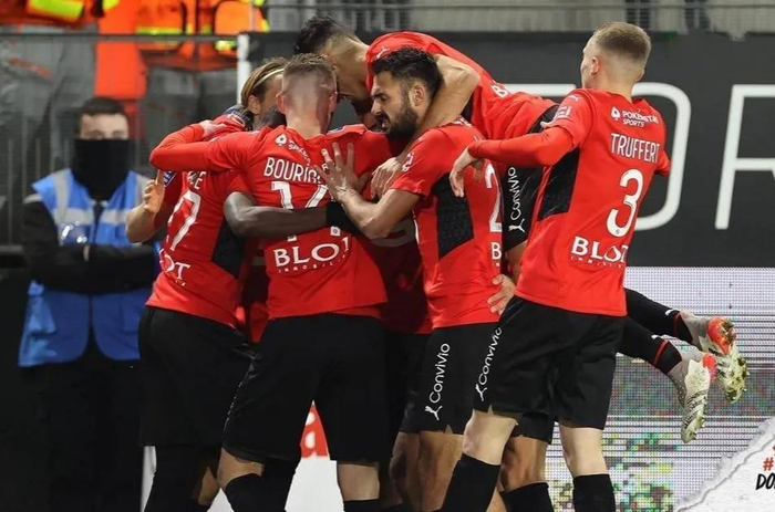 B体育体育在线登录-里昂主场战胜劲旅，积分继续攀升的简单介绍