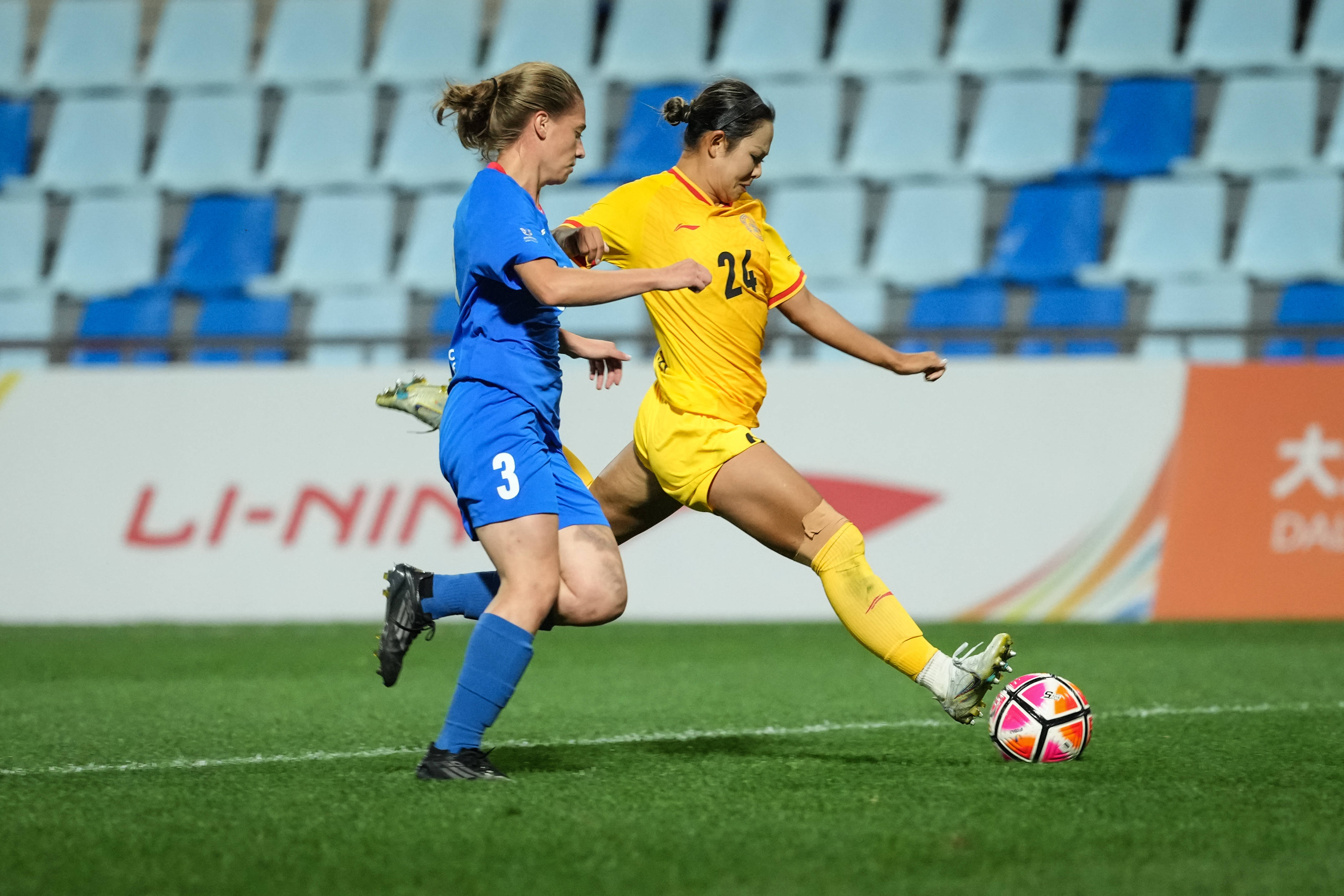 B体育体育注册-国内女子足球联赛开幕式盛大进行